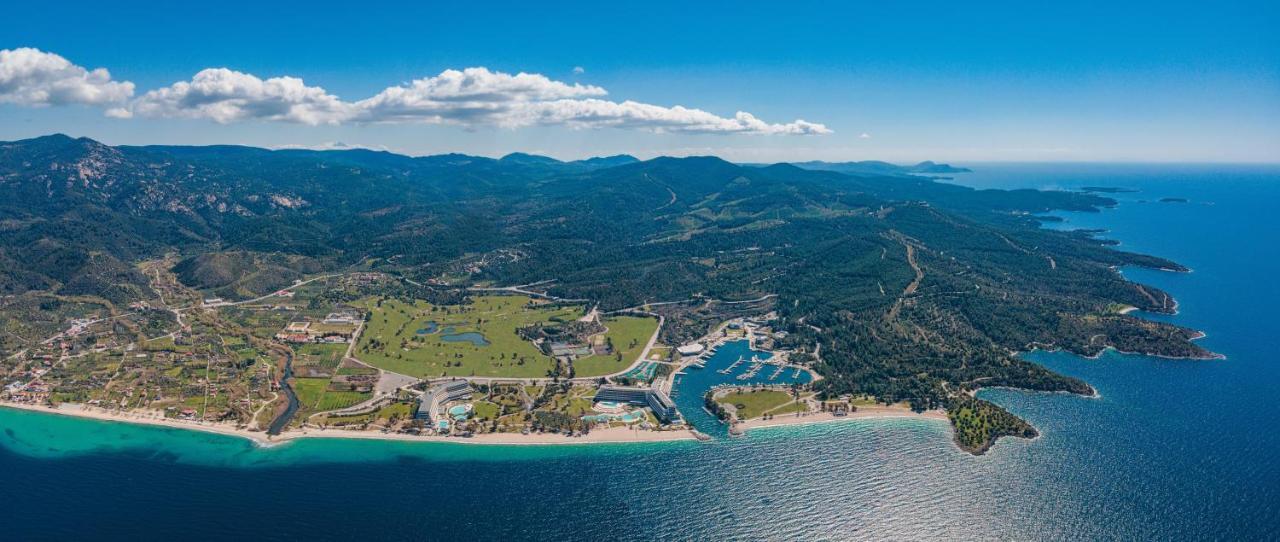 ホテル ポルト カラス メリトン ネオス・マルマラス エクステリア 写真 Aerial view of the port of Portals Nous