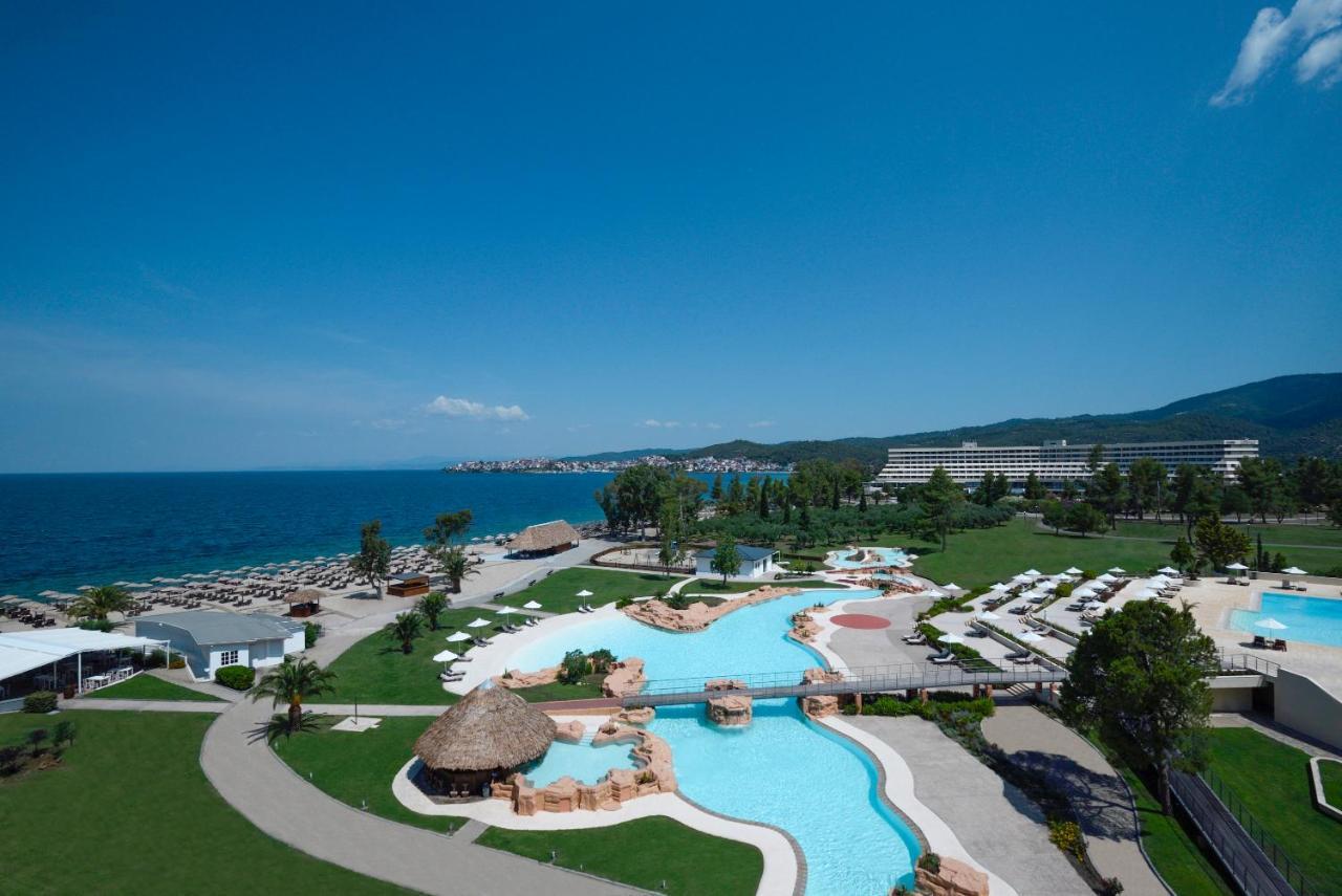 ホテル ポルト カラス メリトン ネオス・マルマラス エクステリア 写真 The resort's main pool