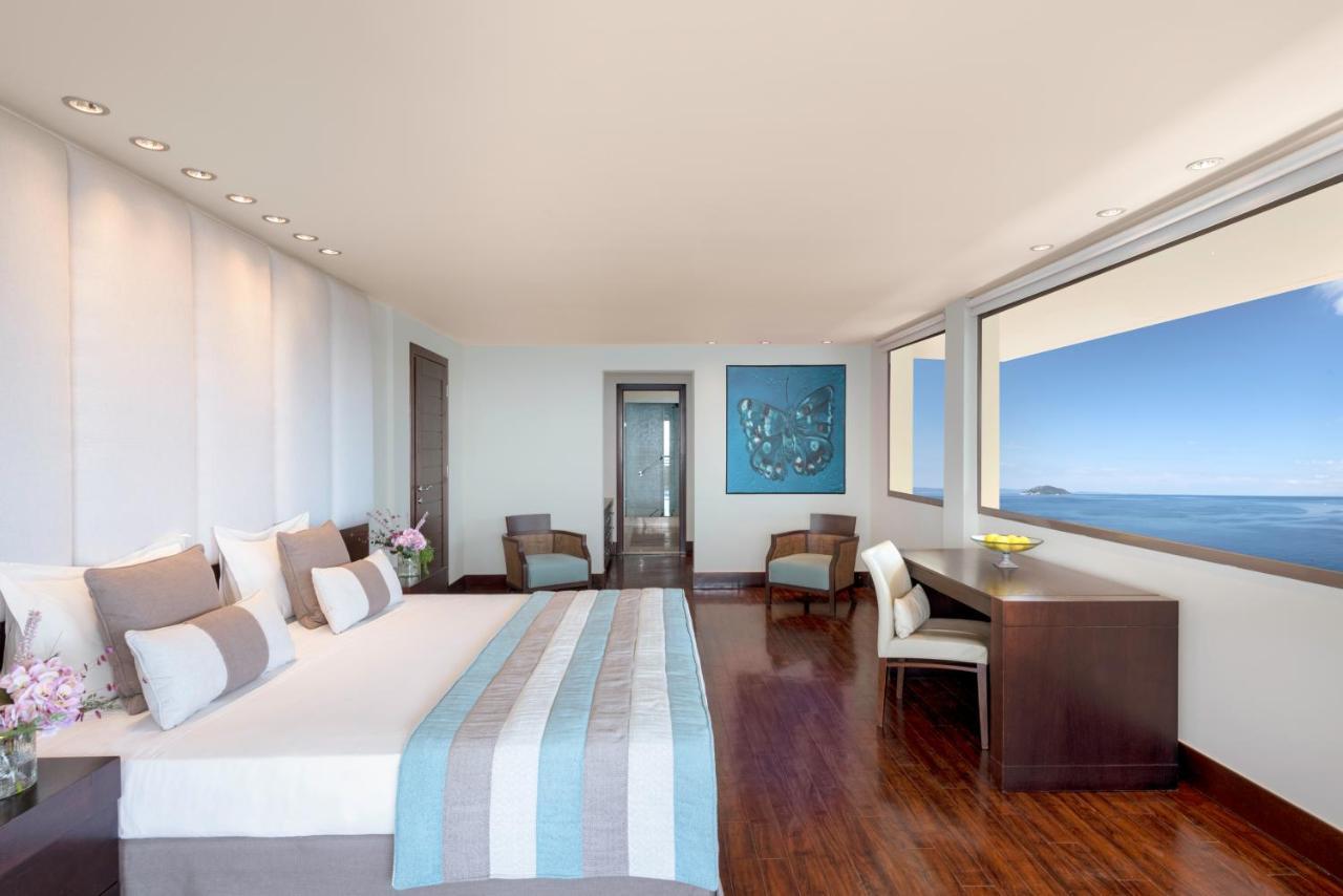 ホテル ポルト カラス メリトン ネオス・マルマラス エクステリア 写真 A room at the hotel
