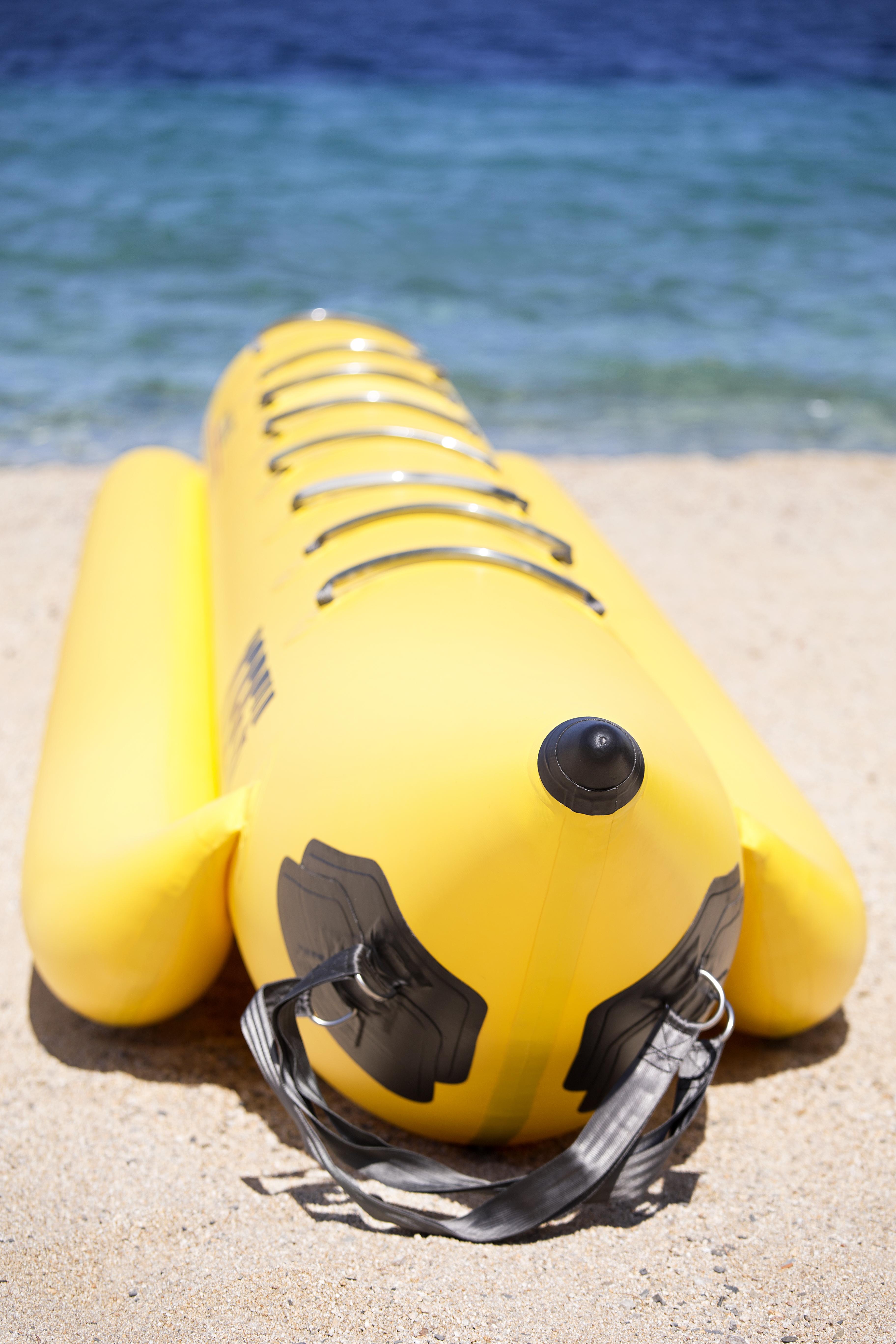 ホテル ポルト カラス メリトン ネオス・マルマラス エクステリア 写真 The black plastic ball on the nose of this yellow float is a reflective marker.